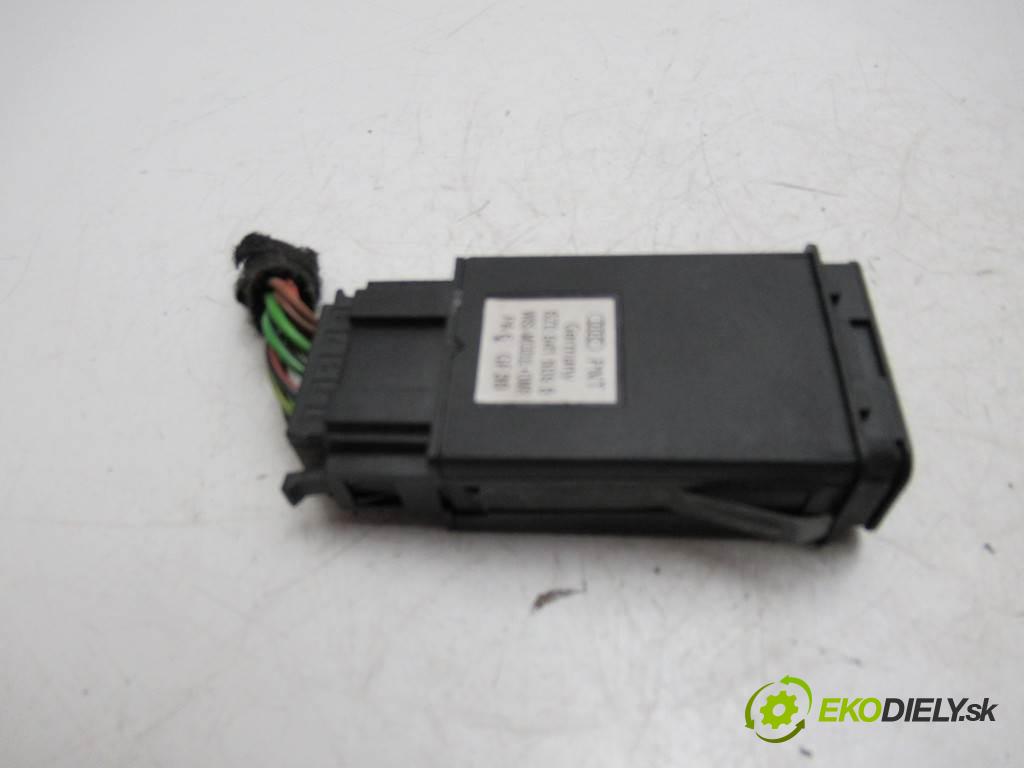 Audi A2    HATCHBACK 5D 1.4B 75KM 00-05  relé směrovek 8Z0941509B