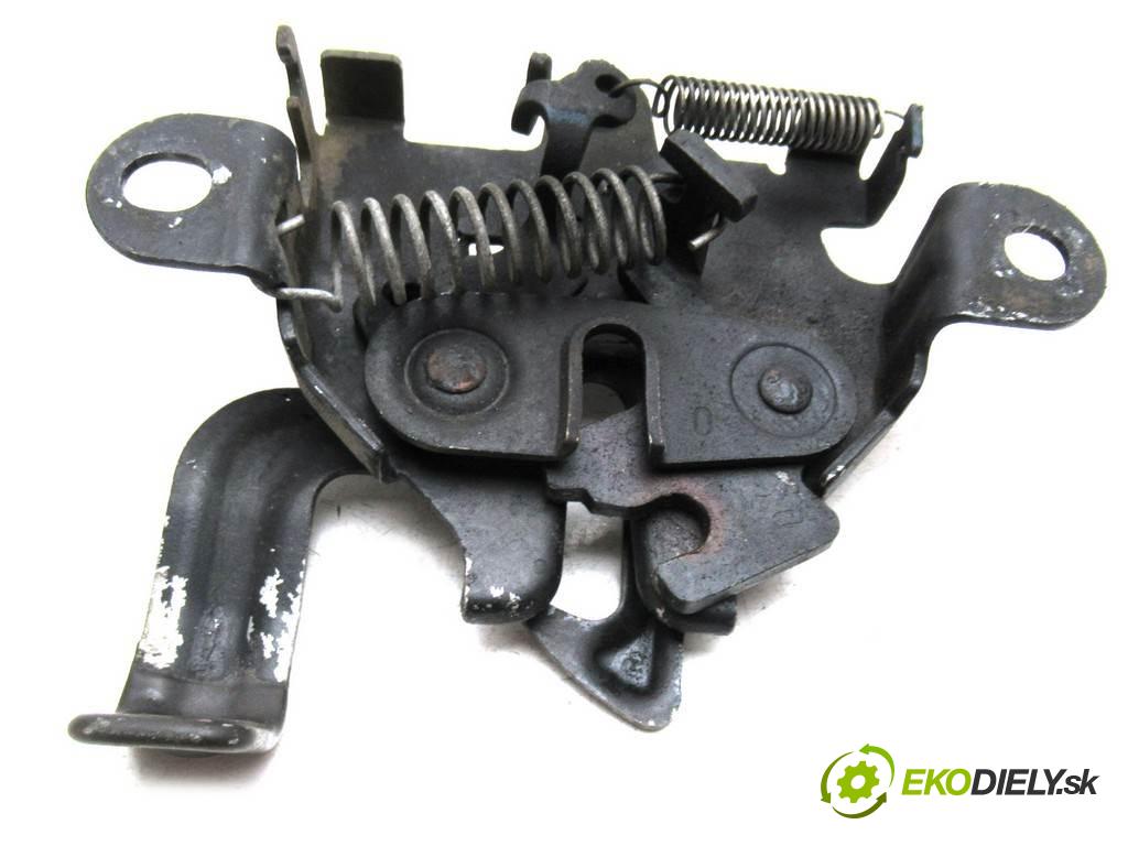 Toyota Yaris II  2007 64 kW HATCHBACK 5D 1.3VVTI 87KM 05-08 1300 zámok kapoty