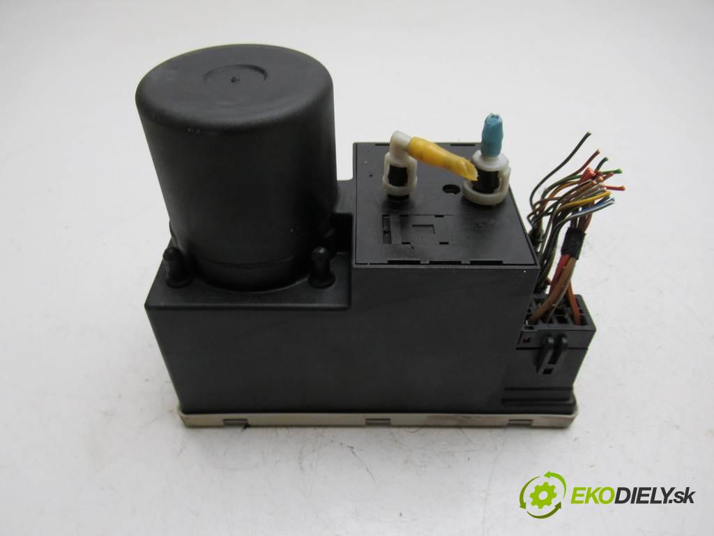 Audi A3 8L  1998 92 kW HATCHBACK 3D 1.8B 125KM 96-00 1800 motorek centrálního zámku 8L0862257L (Řídicí jednotky centrálního zámku)