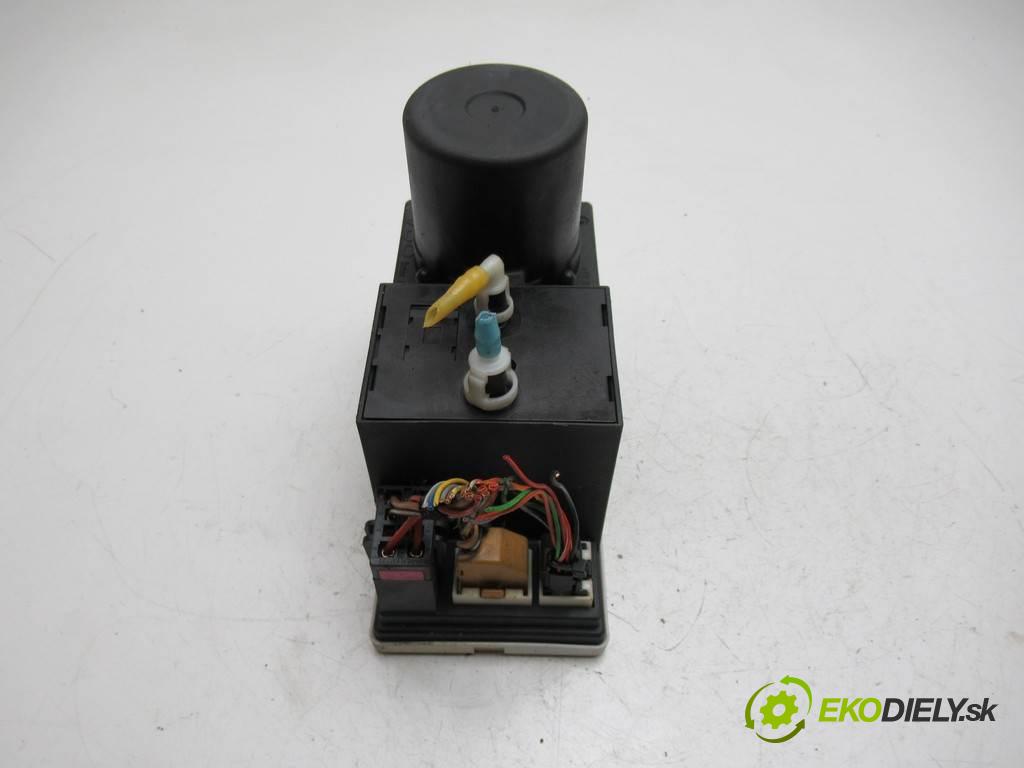 Audi A3 8L  1998 92 kW HATCHBACK 3D 1.8B 125KM 96-00 1800 motorek centrálního zámku 8L0862257L (Řídicí jednotky centrálního zámku)