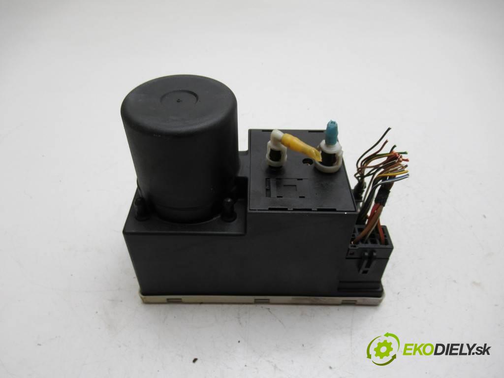 Audi A3 8L  1998 92 kW HATCHBACK 3D 1.8B 125KM 96-00 1800 motorek centrálního zámku 8L0862257L (Řídicí jednotky centrálního zámku)