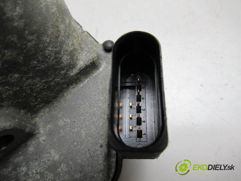 Volkswagen Caddy  2008 77 kW 2K 1.9TDI 105KM 03-10 1900 Škrtiaca klapka 03G128063G (Škrtiace klapky)