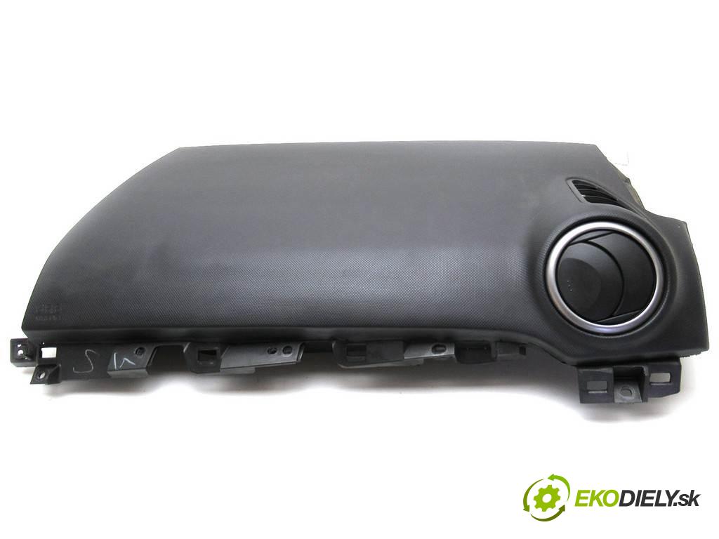 Mazda 3  2004 80 kW BK HATCHBACK 5D 1.6TDCI 109KM 03-09 1600 Palubná doska Kryt spolujazdca 