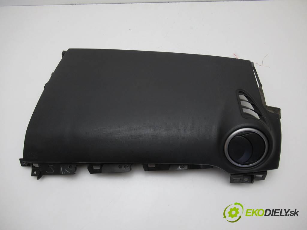 Mazda 3  2004 80 kW BK HATCHBACK 5D 1.6TDCI 109KM 03-09 1600 Palubná doska Kryt spolujazdca