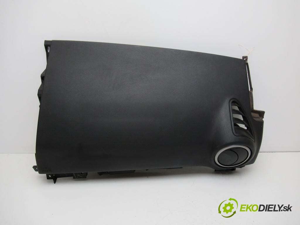 Mazda 3  2004 80 kW BK HATCHBACK 5D 1.6TDCI 109KM 03-09 1600 Palubná doska Kryt spolujazdca