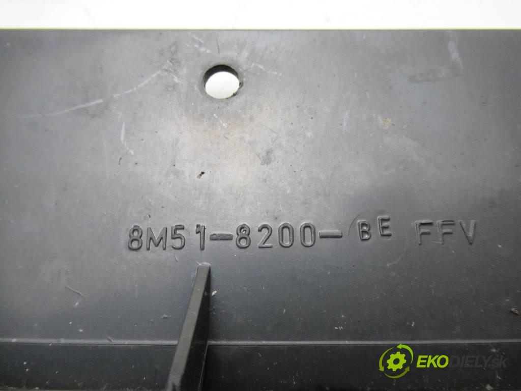 Ford Focus II LIFT  2008 80kW KOMBI 1.6TDCI 109KM 04-11 1600 mřížka maska 8M51-8200-BE (Mřížky (masky) chladičů)