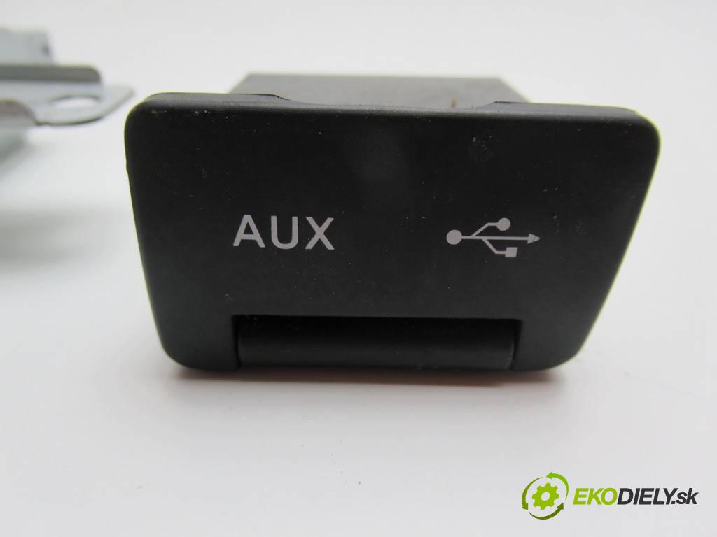 Kia Ceed    HATCHBACK 5D 1.4B 109KM 06-09  HNÍZDO: USB AUX modul 96120-1H700