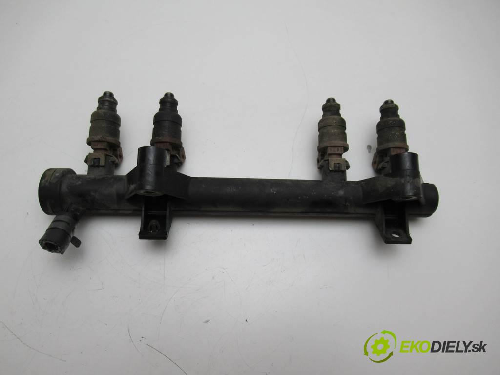 Skoda Fabia  2000 50 kW HATCHBACK 5D 1.4B 68KM 99-07 1400 Lišta vstrekovacia Vstrekovacie ventily 047133319Q  (Vstrekovacie lišty)