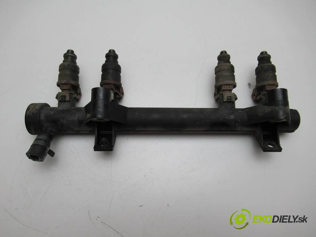 Skoda Fabia  2000 50 kW HATCHBACK 5D 1.4B 68KM 99-07 1400 Lišta vstrekovacia Vstrekovacie ventily 047133319Q  (Vstrekovacie lišty)