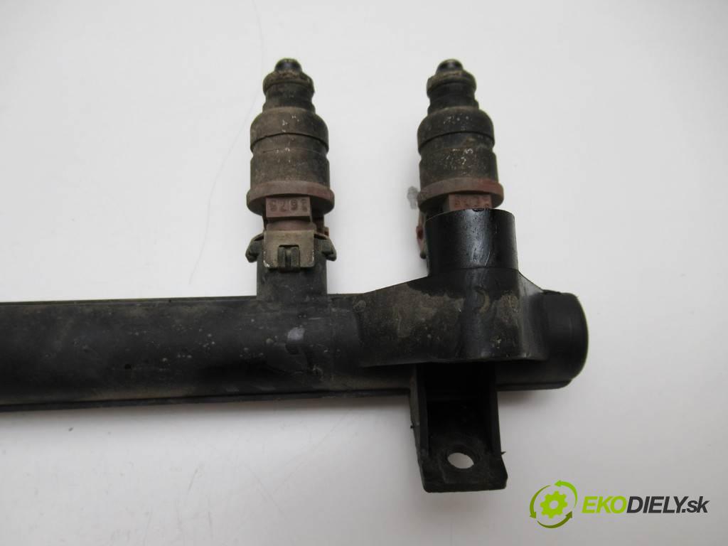 Skoda Fabia  2000 50 kW HATCHBACK 5D 1.4B 68KM 99-07 1400 Lišta vstrekovacia Vstrekovacie ventily 047133319Q  (Vstrekovacie lišty)