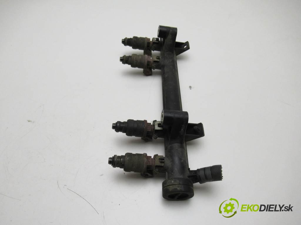 Skoda Fabia  2000 50 kW HATCHBACK 5D 1.4B 68KM 99-07 1400 Lišta vstrekovacia Vstrekovacie ventily 047133319Q  (Vstrekovacie lišty)