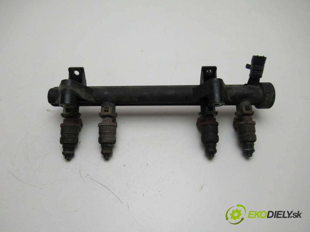 Skoda Fabia  2000 50 kW HATCHBACK 5D 1.4B 68KM 99-07 1400 Lišta vstrekovacia Vstrekovacie ventily 047133319Q  (Vstrekovacie lišty)