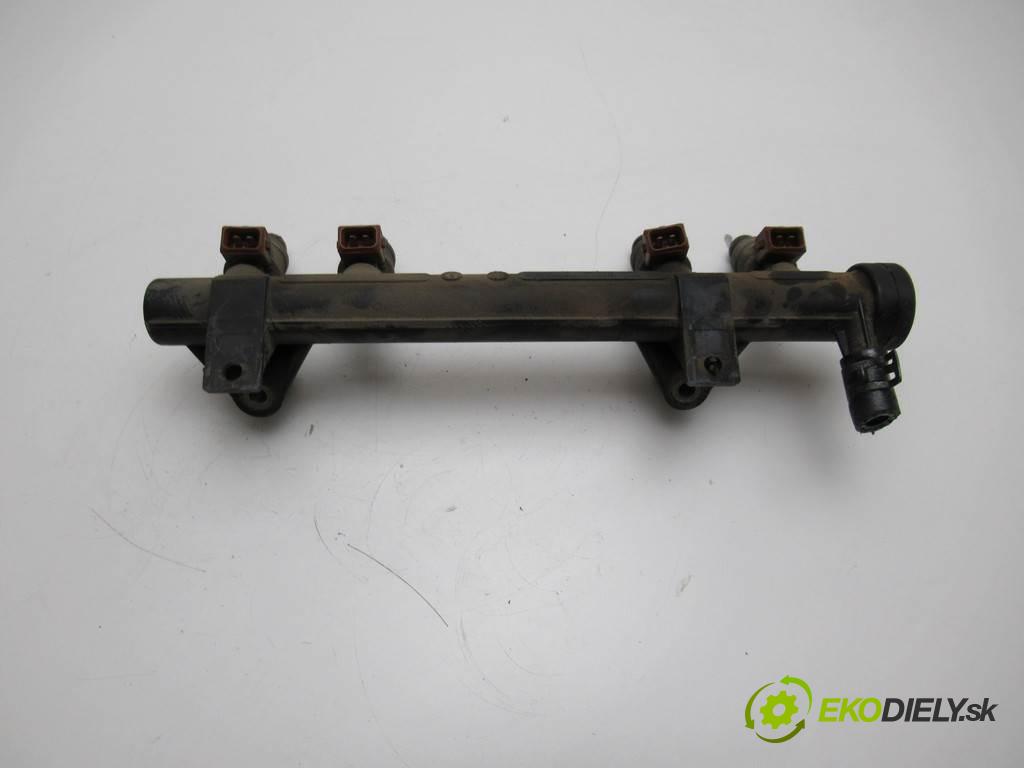 Skoda Fabia  2000 50 kW HATCHBACK 5D 1.4B 68KM 99-07 1400 Lišta vstrekovacia Vstrekovacie ventily 047133319Q  (Vstrekovacie lišty)