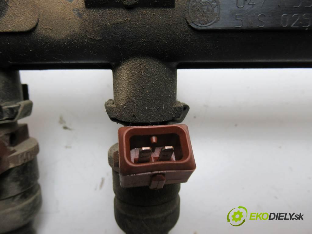 Skoda Fabia  2000 50 kW HATCHBACK 5D 1.4B 68KM 99-07 1400 Lišta vstrekovacia Vstrekovacie ventily 047133319Q  (Vstrekovacie lišty)