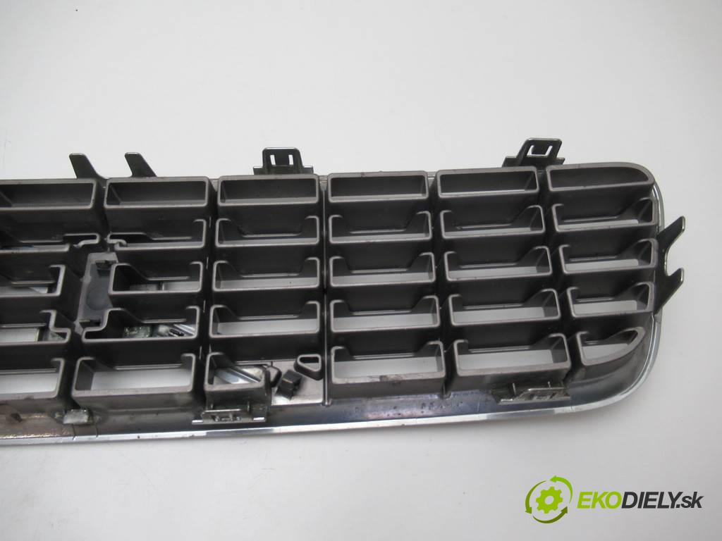 Volvo S80  2005 120 kW LIFT 2.4 D5 163KM 98-06 2400 mřížka maska 8659947 (Mřížky (masky) chladičů)