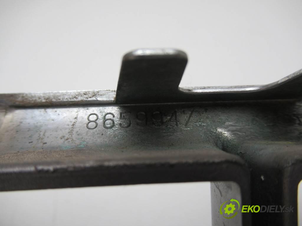 Volvo S80  2005 120 kW LIFT 2.4 D5 163KM 98-06 2400 mřížka maska 8659947 (Mřížky (masky) chladičů)