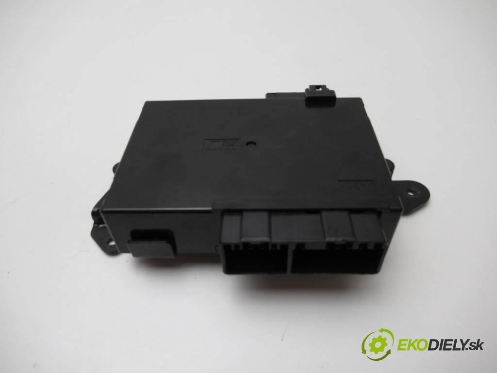 Volvo S80    LIFT 2.4 D5 163KM 98-06  modul ovládaní sedačky 30739636