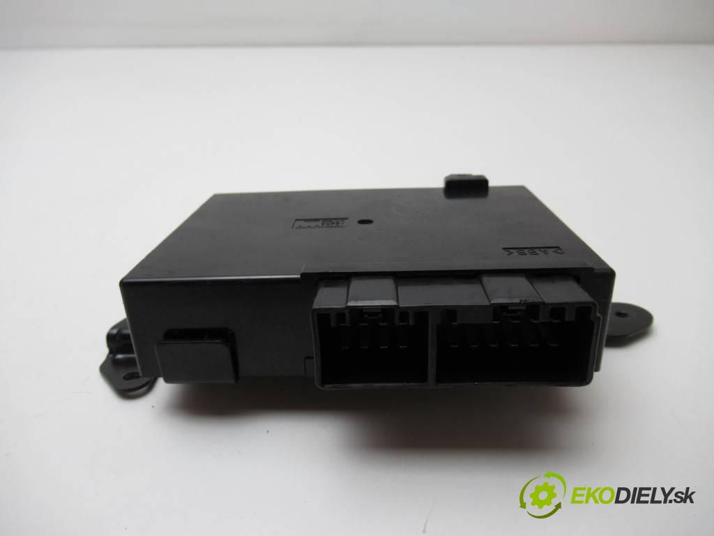 Volvo S80    LIFT 2.4 D5 163KM 98-06  modul ovládaní sedačky 30739636