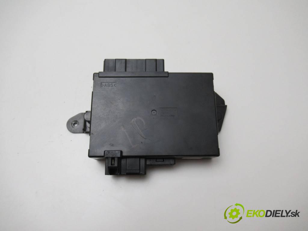 Volvo S80    LIFT 2.4 D5 163KM 98-06  modul ovládaní sedačky 30739636