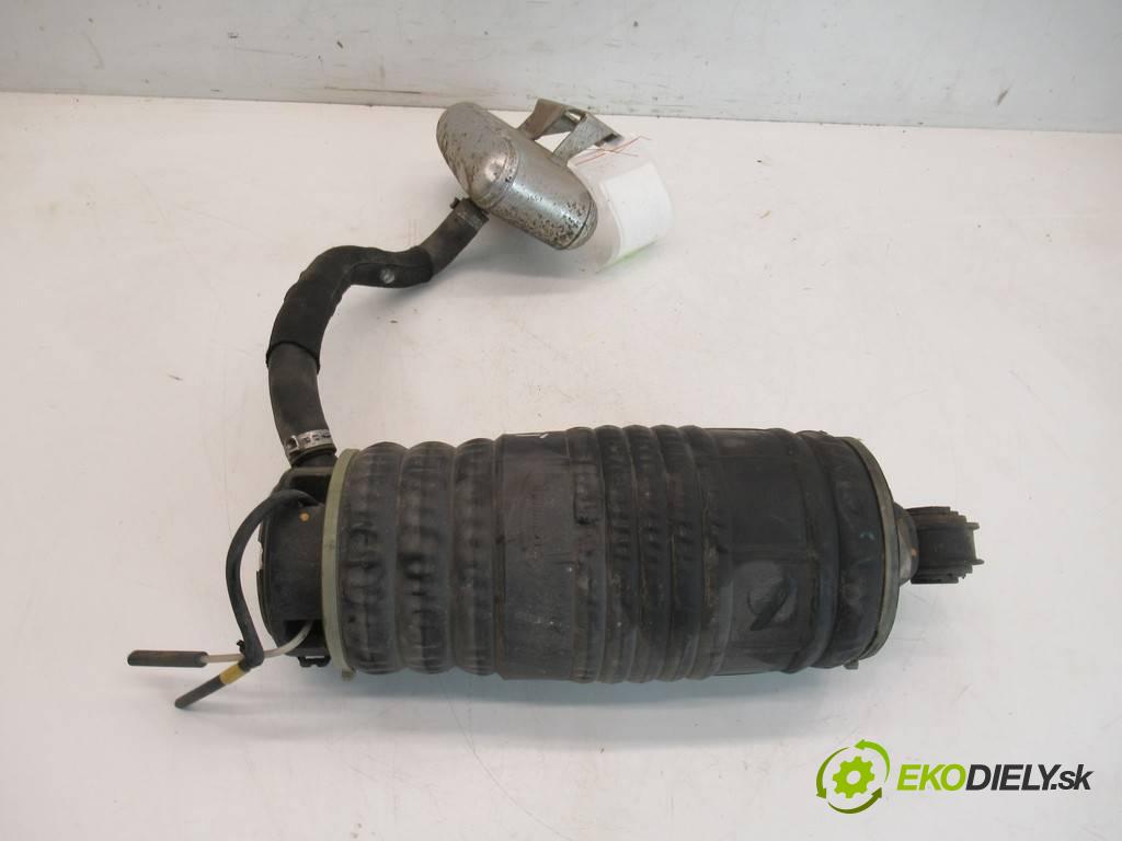 Mercedes-Benz E W211    SEDAN 5.0B V8 306KM 02-06  AirBag ventil zad C095080
