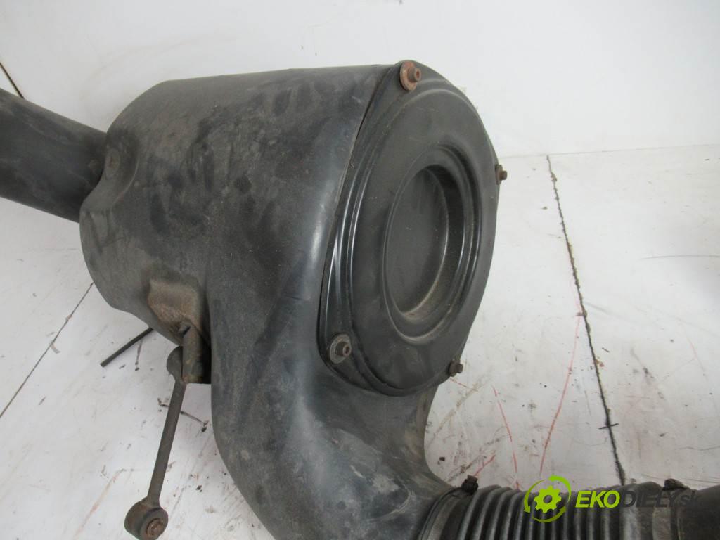 Volvo FH12 FH12 338 kW (460 KM) GLOBTROTTER 2001 338 kW FH12 338 kW (460 KM) GLOBTROTTER 12100 obal filtra vzduchu 3183830 3979505 (Kryty filtrů)