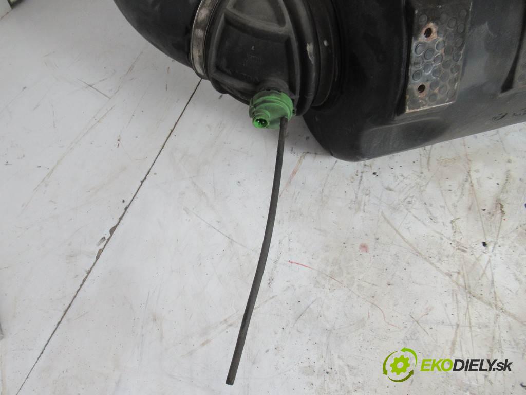 Volvo FH12 FH12 338 kW (460 KM) GLOBTROTTER 2001 338 kW FH12 338 kW (460 KM) GLOBTROTTER 12100 obal filtra vzduchu 3183830 3979505 (Kryty filtrů)