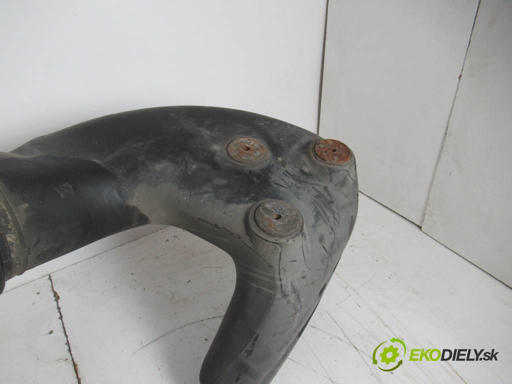 Volvo FH12 FH12 338 kW (460 KM) GLOBTROTTER 2001 338 kW FH12 338 kW (460 KM) GLOBTROTTER 12100 obal filtra vzduchu 3183830 3979505 (Kryty filtrů)