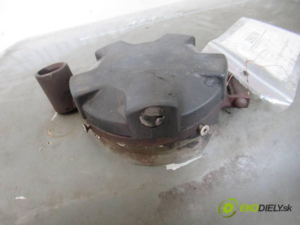 Volvo FH12    FH12 338 kW (460 KM) GLOBTROTTER  Nádržka paliva  (Nádrže)