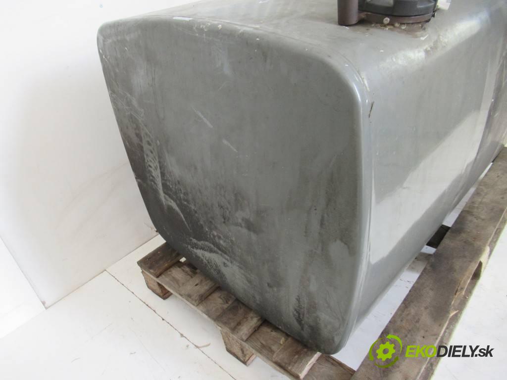 Volvo FH12    FH12 338 kW (460 KM) GLOBTROTTER  Nádržka paliva  (Nádrže)