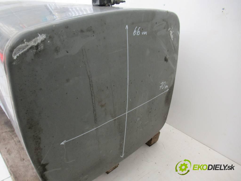 Volvo FH12    FH12 338 kW (460 KM) GLOBTROTTER  Nádržka paliva  (Nádrže)