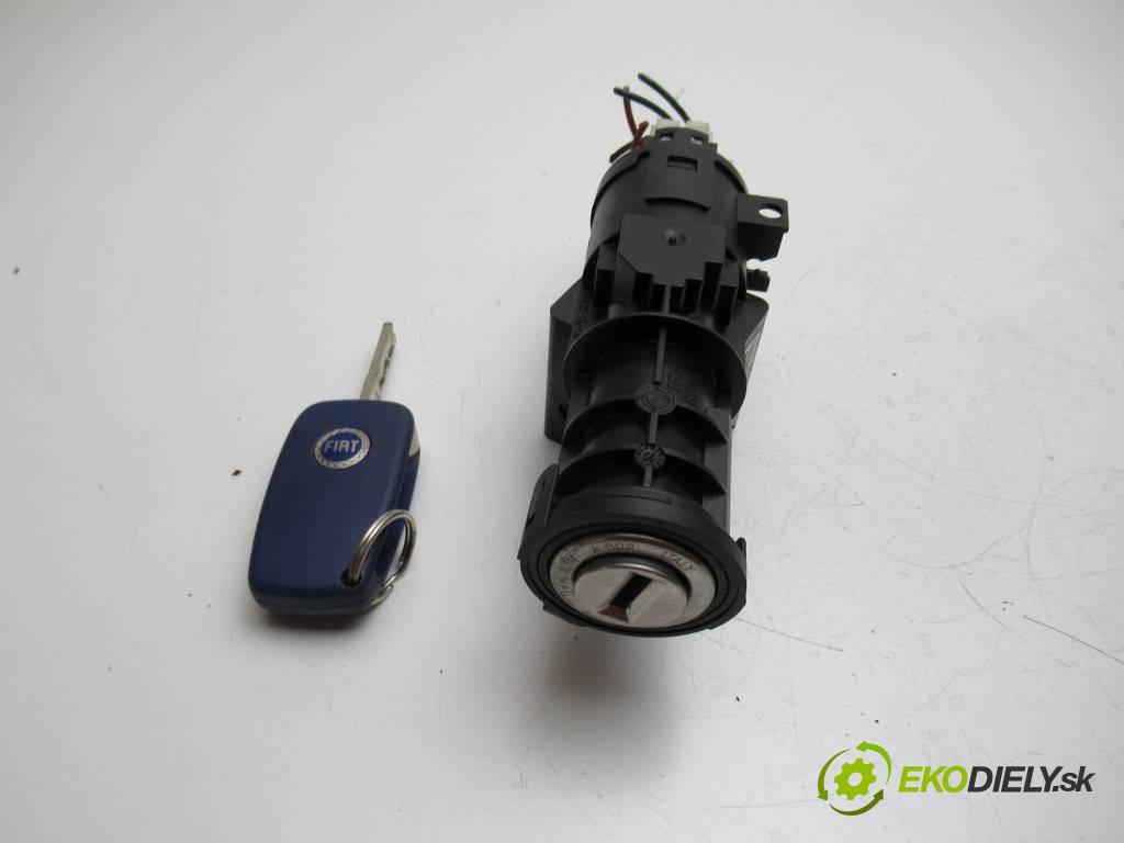 Fiat Stilo  2004 76kw HATCHBACK 3D 1.6B 103KM 01-07 1600 spinačka 00467601520 (Spínacie skrinky a kľúče)