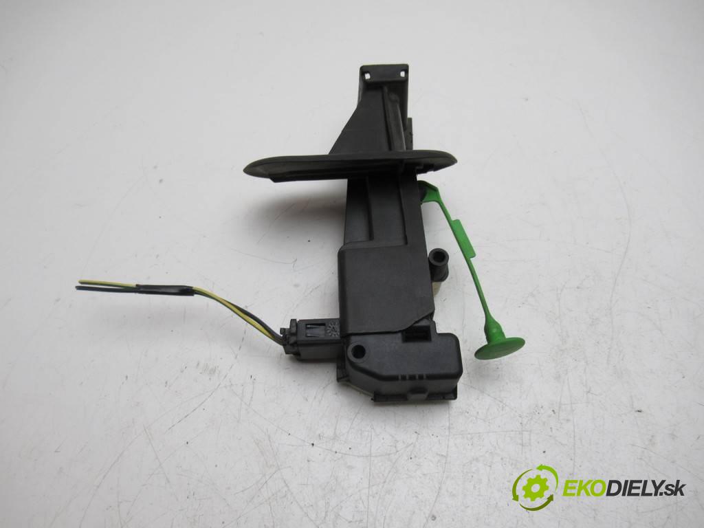 Volvo XC60    LIFT 2.0T T5 245KM 13-17  teleskop dvířek paliva 31299107