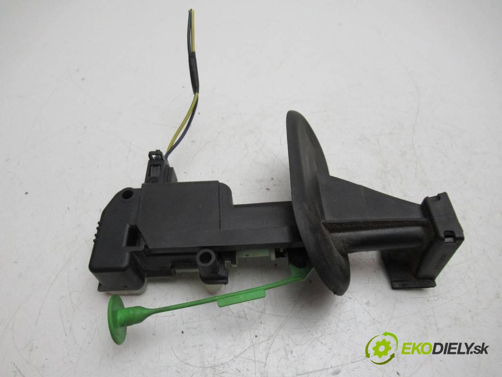 Volvo XC60    LIFT 2.0T T5 245KM 13-17  teleskop dvířek paliva 31299107