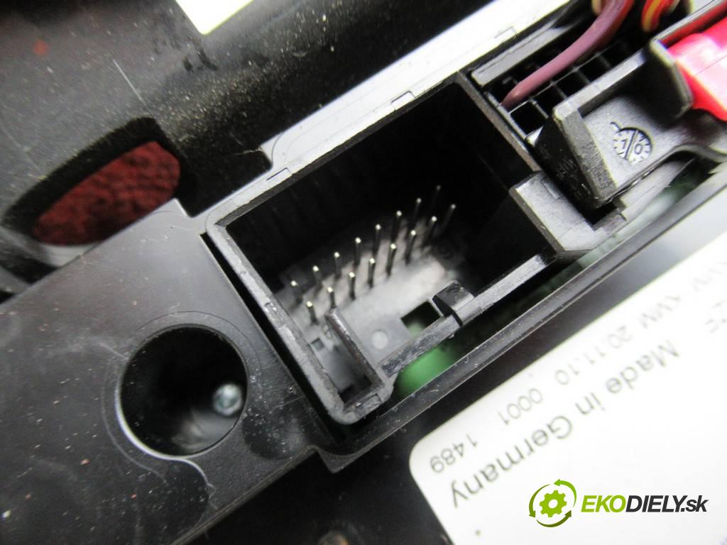 Audi A4 B8  2010 118 kW KOMBI 1.8TFSI 160KM 08-15 1800 Panel ovládania kúrenia 8T1820043AN (Prepínače, spínače, tlačidlá a ovládače kúrenia)