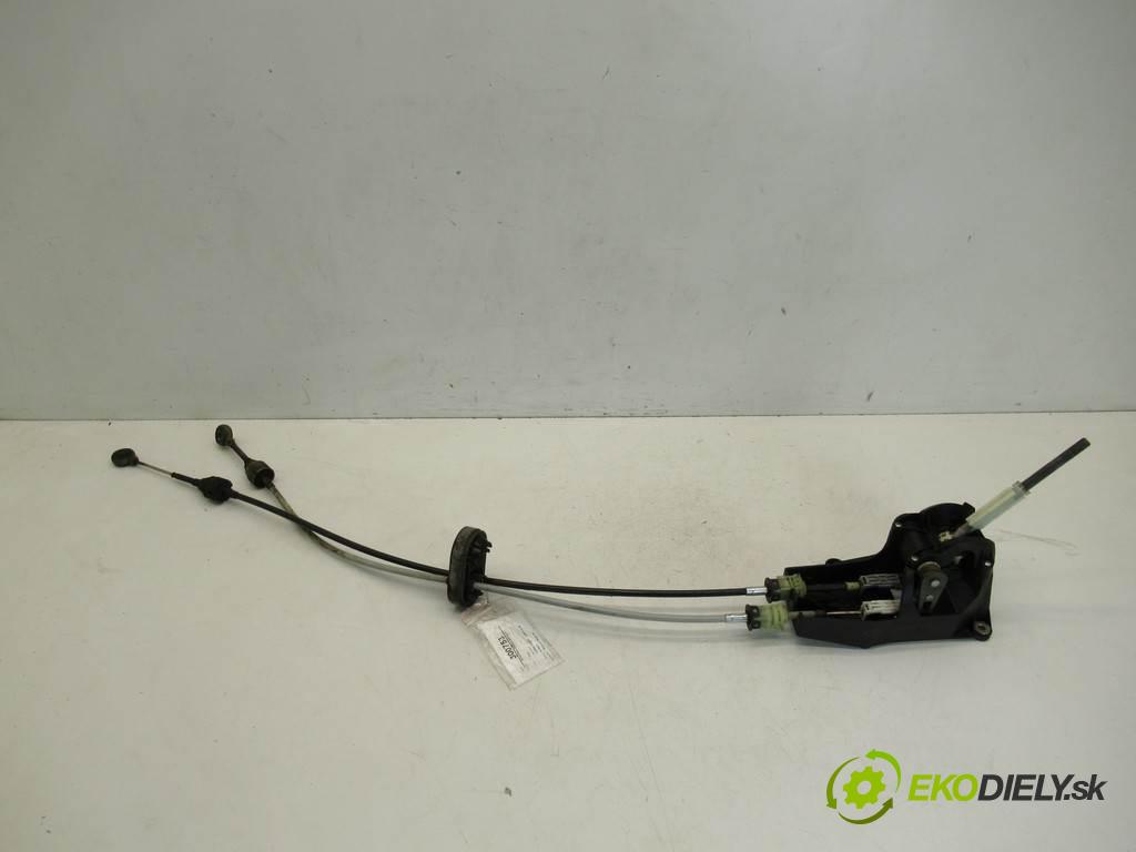 Opel Vectra C  2005 88 kW KOMBI 1.9CDTI 120KM 02-08 1900 Kulisa  (Rýchlostné páky / kulisy)