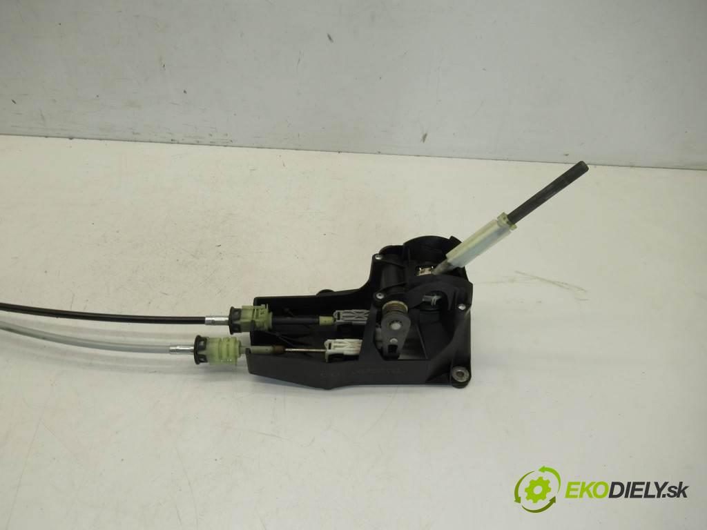 Opel Vectra C  2005 88 kW KOMBI 1.9CDTI 120KM 02-08 1900 Kulisa  (Rýchlostné páky / kulisy)