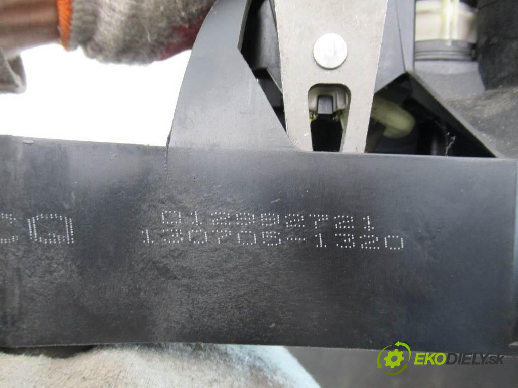 Opel Vectra C  2005 88 kW KOMBI 1.9CDTI 120KM 02-08 1900 Kulisa  (Rýchlostné páky / kulisy)