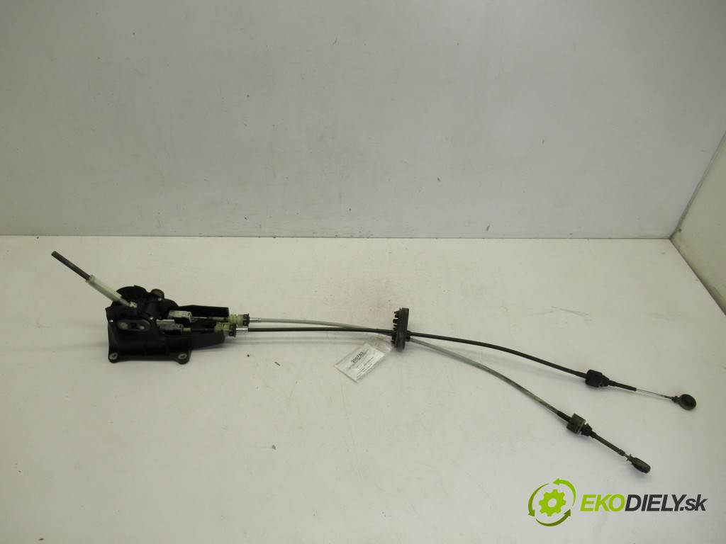 Opel Vectra C  2005 88 kW KOMBI 1.9CDTI 120KM 02-08 1900 Kulisa  (Rýchlostné páky / kulisy)