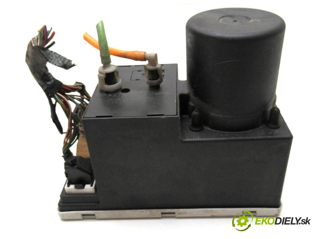 Audi A3 8L  1997 66 kW HATCHBACK 3D 1.9TDI 90KM 96-00 1900 pumpa centrálneho zámku 8L0862257E (Riadiace jednotky centrálneho zámku)