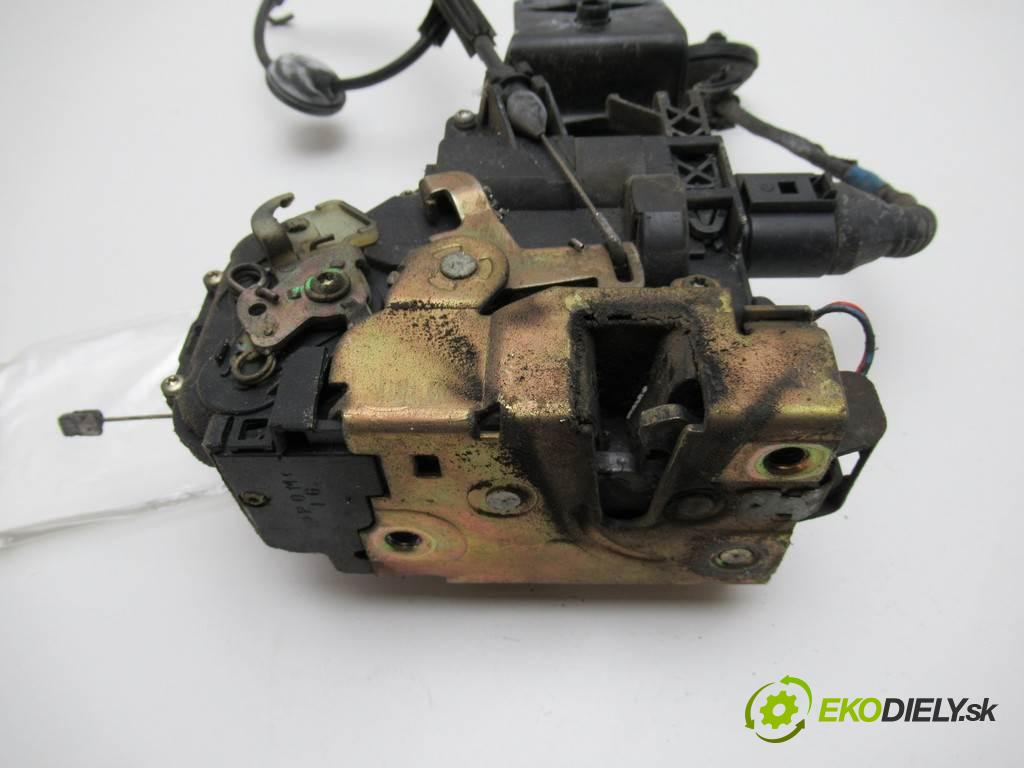 Volkswagen Passat B5  1998 81 kW SEDAN 4D 1.9TDI 110KM 96-00 1900 zámok predný ľavy 3B1837015A