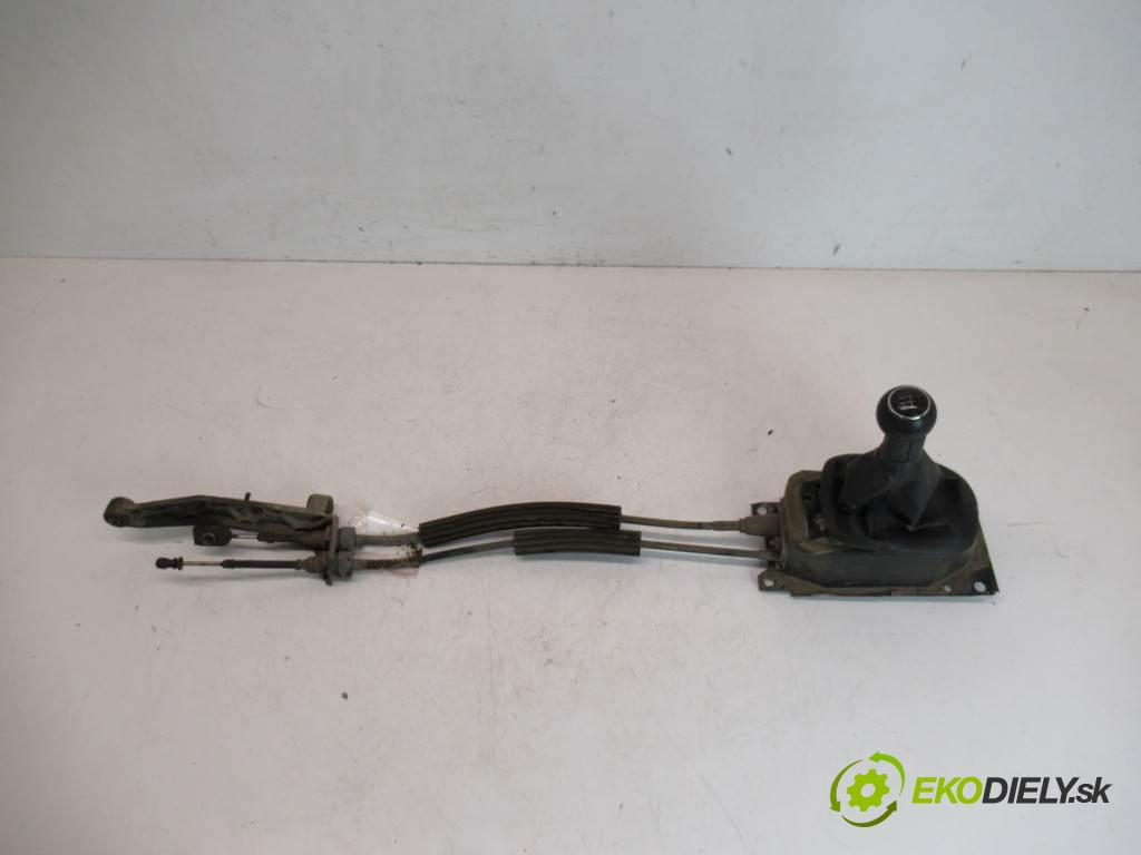 Volkswagen Polo III 6N2 FL  2001 44kW HATCHBACK 5D 1.4B 60KM 99-01 1400 Kulisa  (Rýchlostné páky / kulisy)