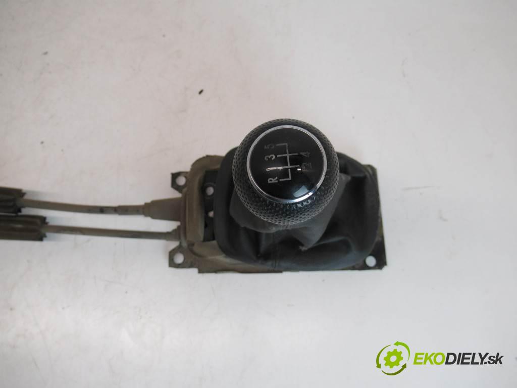 Volkswagen Polo III 6N2 FL  2001 44kW HATCHBACK 5D 1.4B 60KM 99-01 1400 Kulisa  (Rýchlostné páky / kulisy)