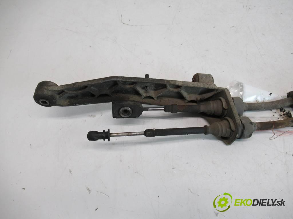 Volkswagen Polo III 6N2 FL  2001 44kW HATCHBACK 5D 1.4B 60KM 99-01 1400 Kulisa  (Rýchlostné páky / kulisy)