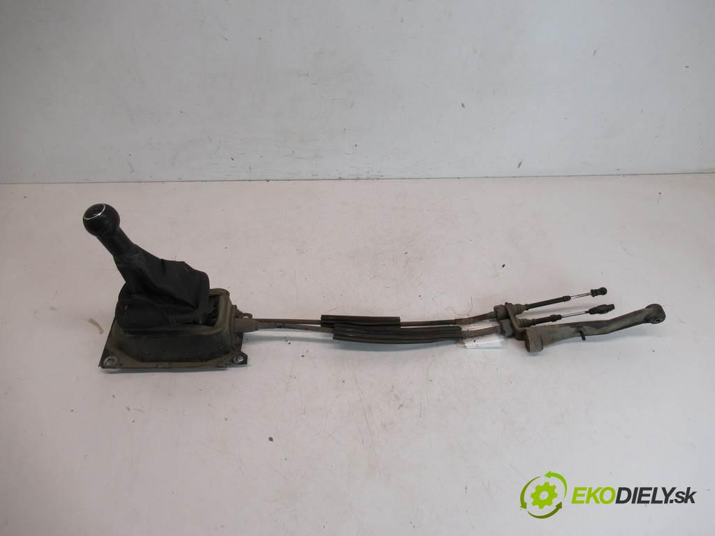 Volkswagen Polo III 6N2 FL  2001 44kW HATCHBACK 5D 1.4B 60KM 99-01 1400 Kulisa  (Rýchlostné páky / kulisy)