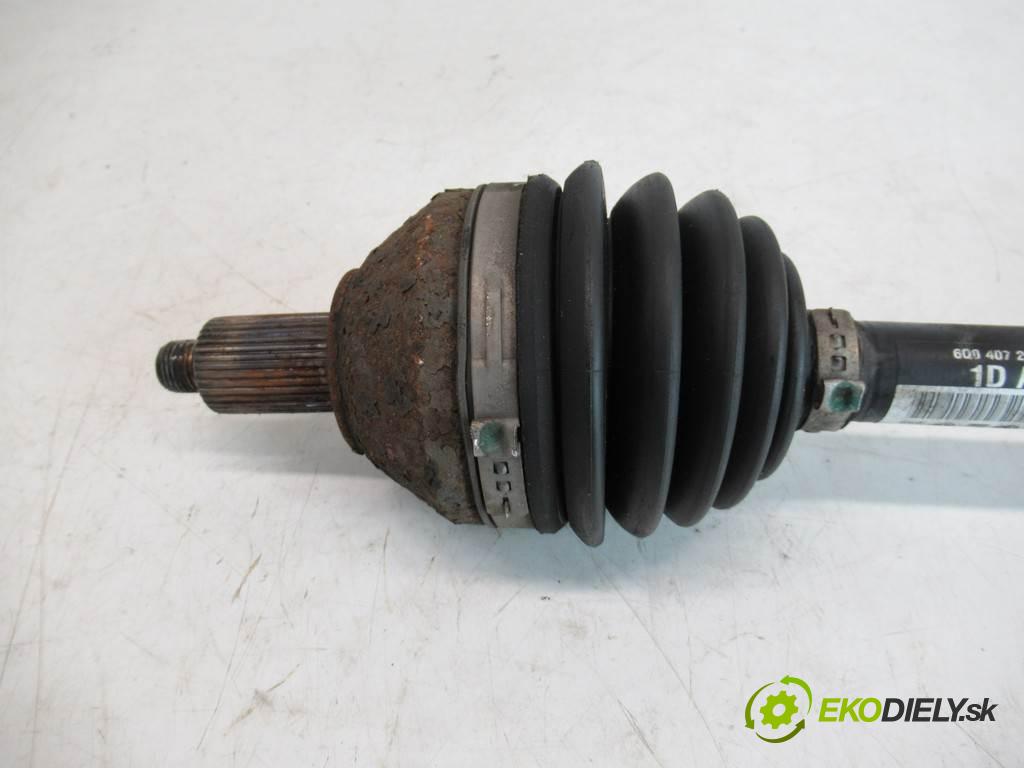 Skoda Fabia II  2011 63 kW LIFT KOMBI 5D 1.2TSI 86KM 07-14 1200 Poloos ľavá strana 6Q0407271DA (Poloosy)