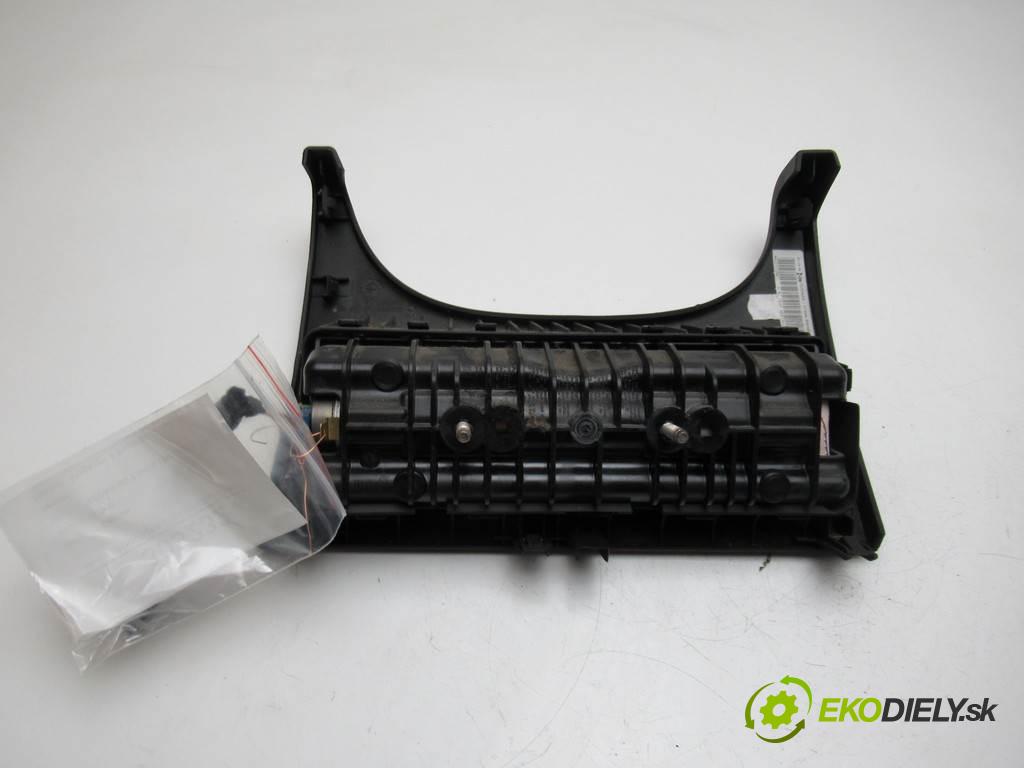 Citroen C5 III    SEDAN 4D 2.0HDI 136KM 08-17  AirBag koleno: 96824626ZD