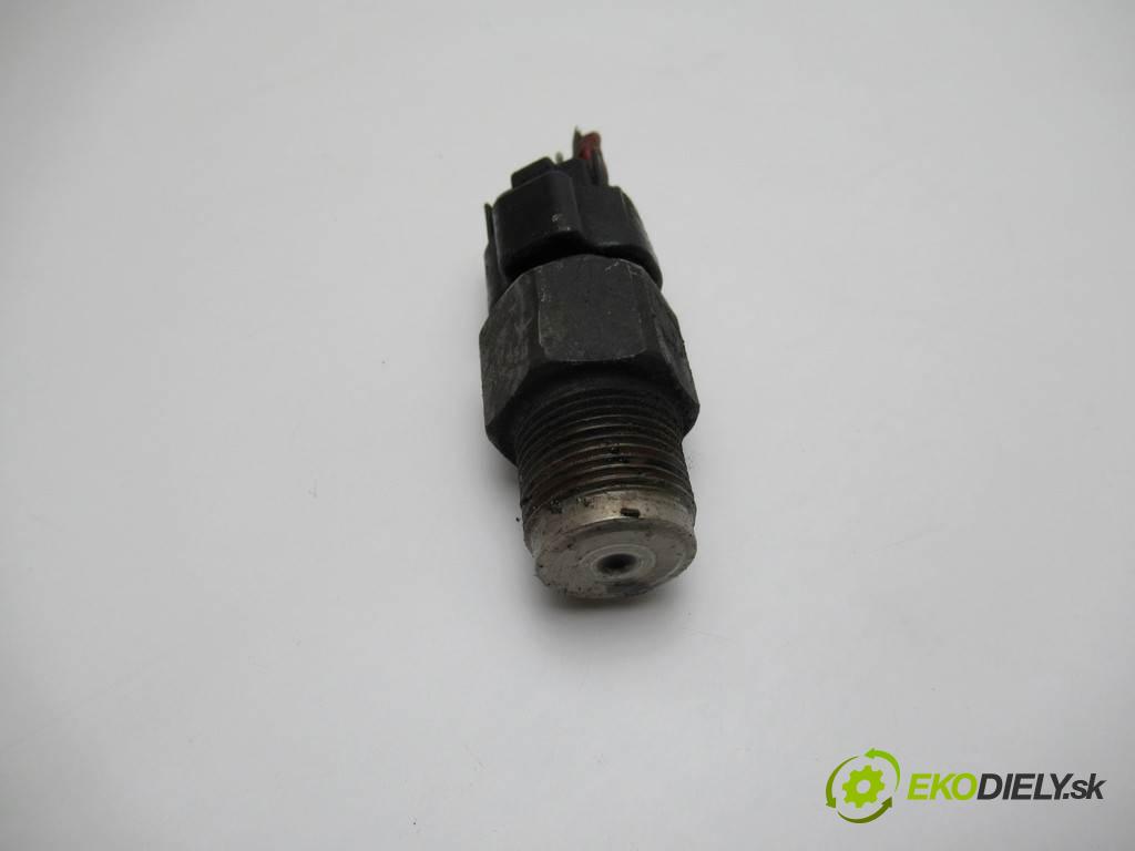 Mazda 6  2003 89 kW KOMBI 5D 2.0D 121KM 02-07 2000 Snímač tlaku paliva  (Snímače)