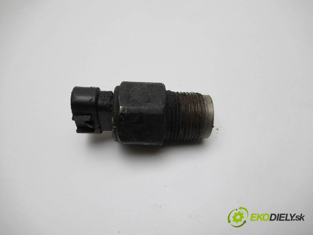 Mazda 6  2003 89 kW KOMBI 5D 2.0D 121KM 02-07 2000 Snímač tlaku paliva  (Snímače)