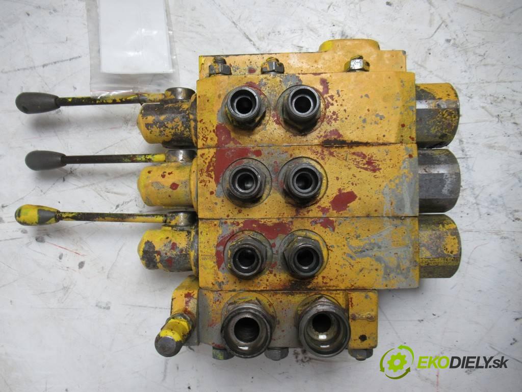 . .    .  Rozdeľovač hydraulický