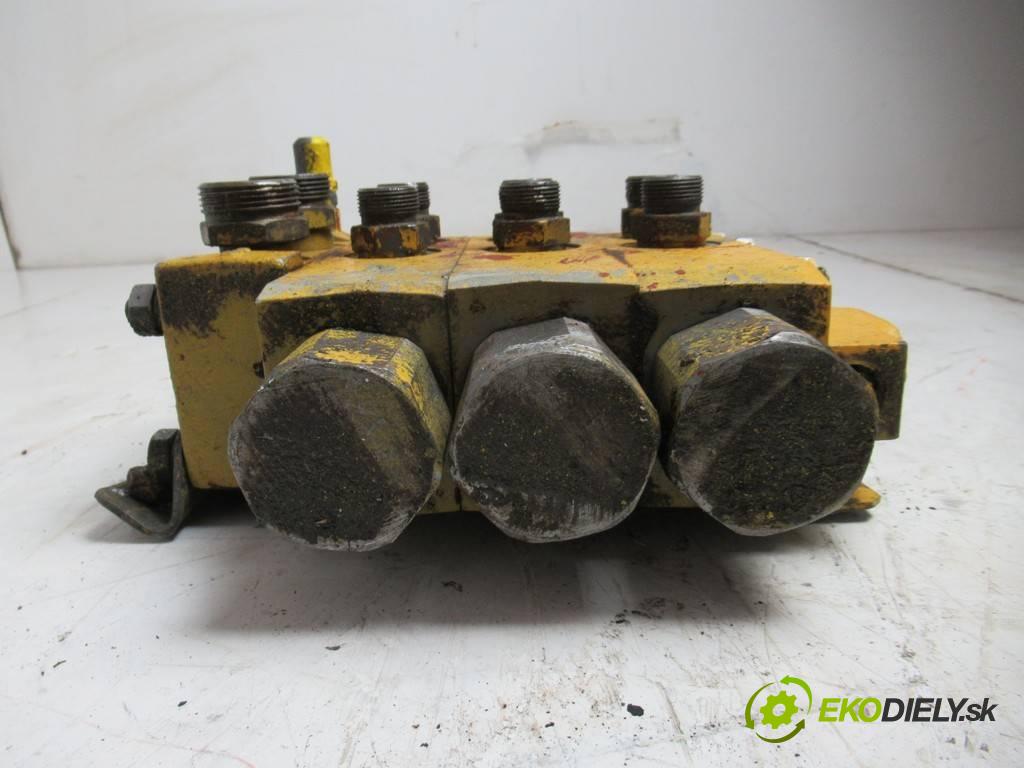 . .    .  Rozdeľovač hydraulický